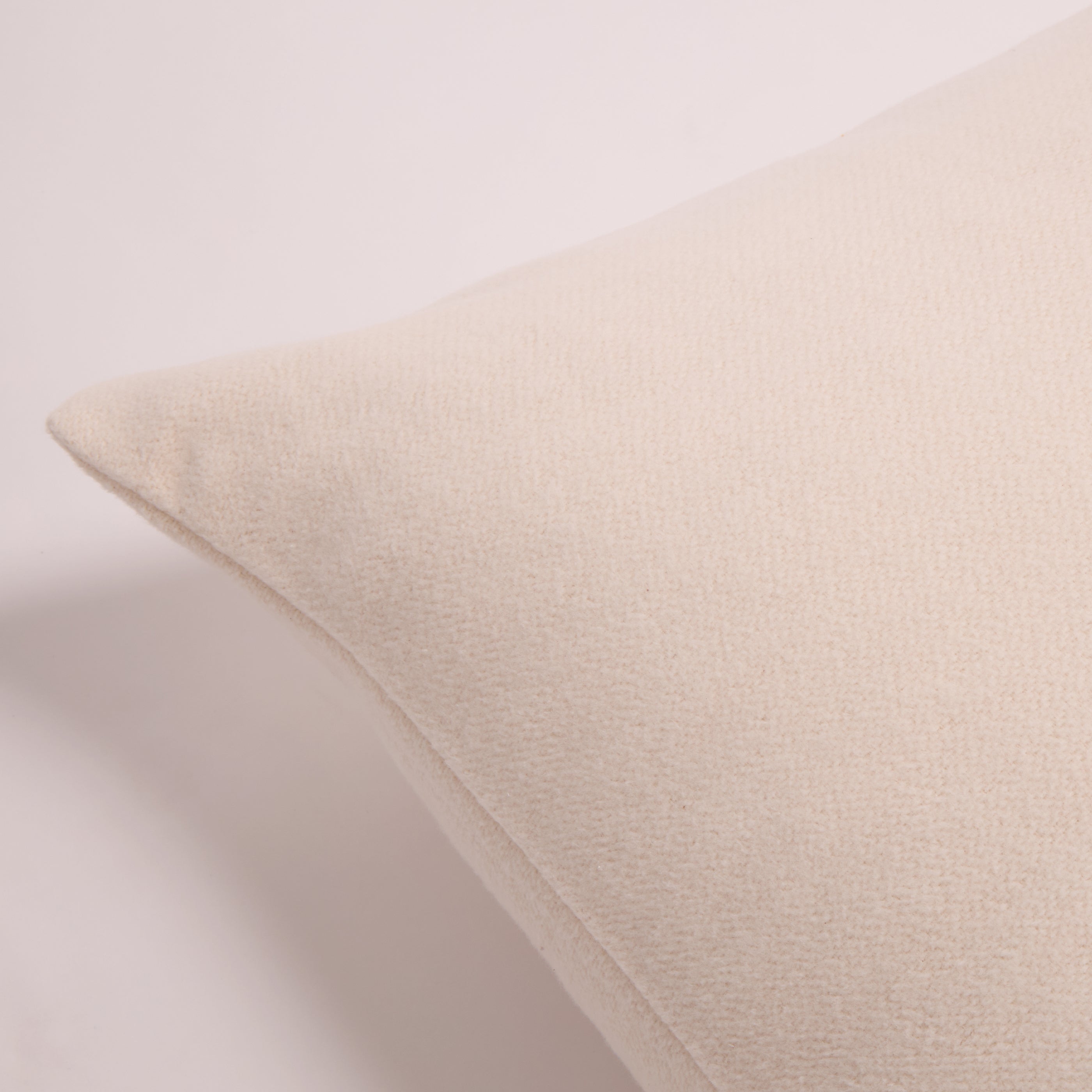 <p>Practical luxury does exist. The magic of Billie lies in our combed cotton, sourced in Portugal. The feel is the coziest of cashmeres, while the care is all cotton: machine wash-and-dry these pieces without fear.Our beloved oversized pillow, now in the softest Billie plush. Perfect for reading in bed, coffee in bed, and overall decadence.<br><br>- Made of 100% cotton.
- Insert included. Amethyst Home provides interior design, new construction, custom furniture, and area rugs in the San Diego metro area