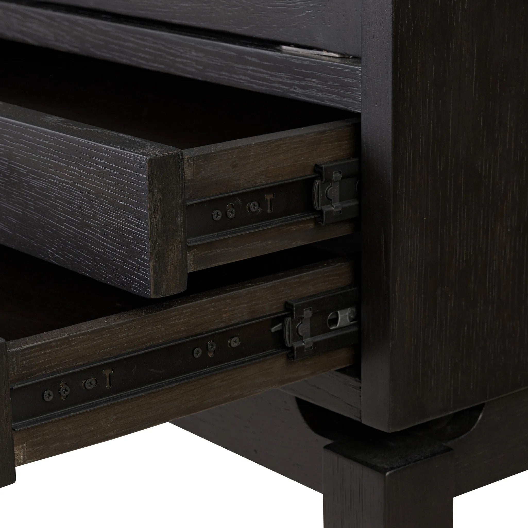 Amethyst Home provides interior design, new home construction design consulting, vintage area rugs, and lighting in the Dallas metro area.