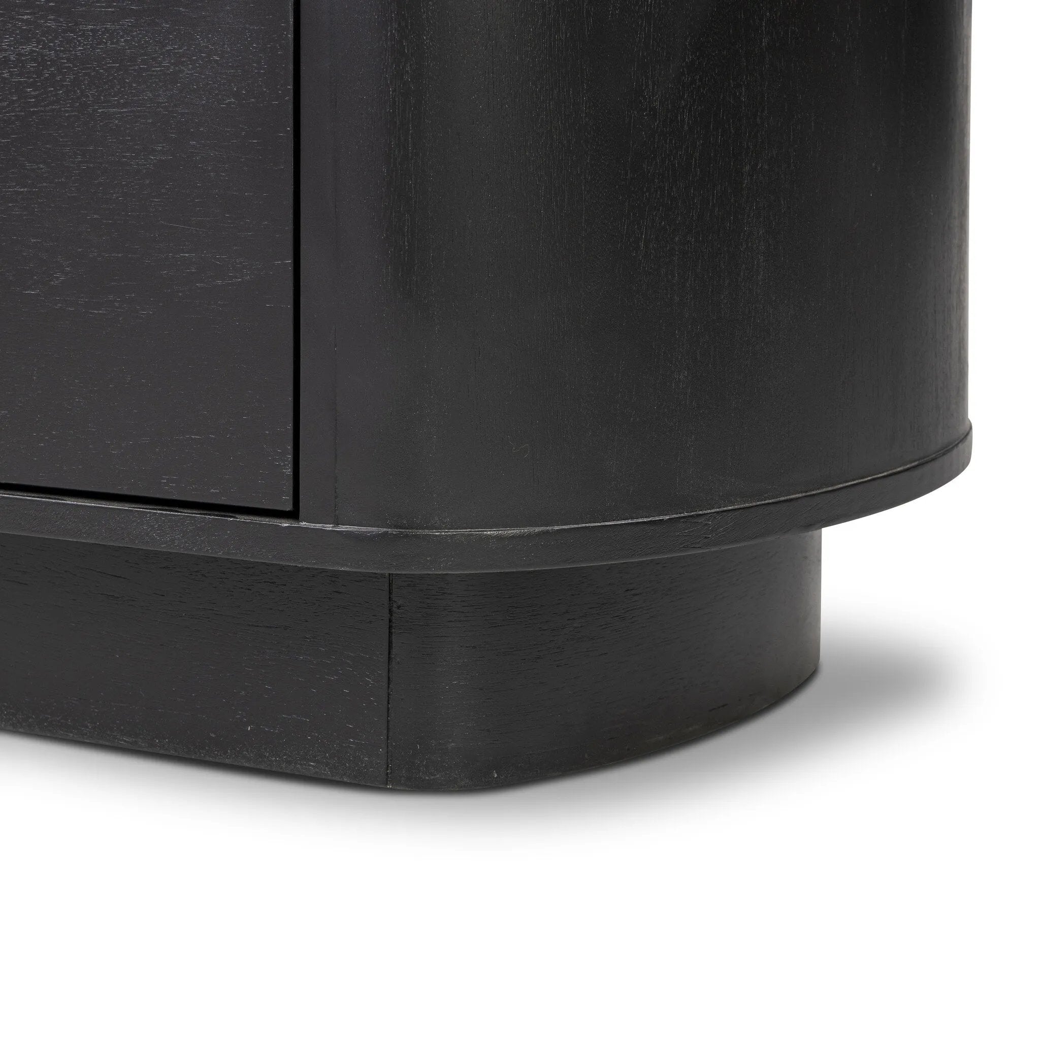 Amethyst Home provides interior design, new home construction design consulting, vintage area rugs, and lighting in the Calabasas metro area.