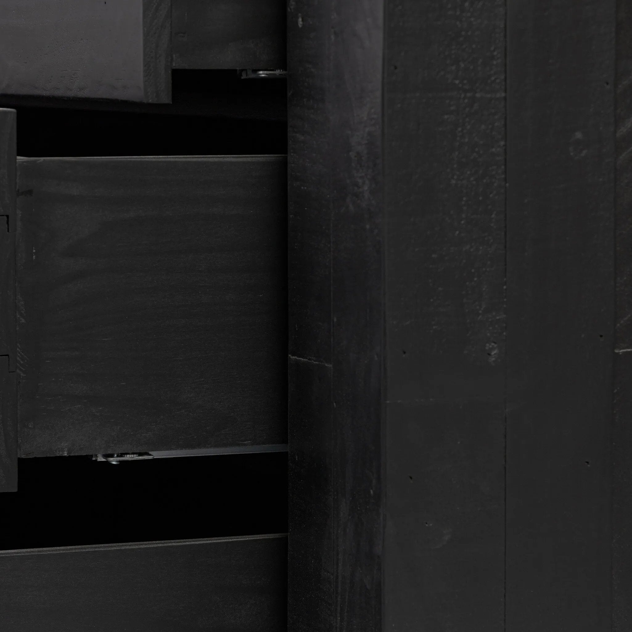 Amethyst Home provides interior design, new home construction design consulting, vintage area rugs, and lighting in the Des Moines metro area.