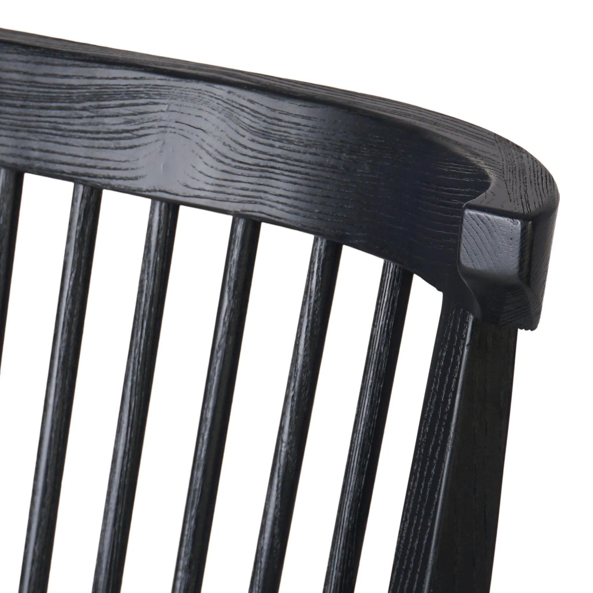 A linear dining style inspired by Japanese tea houses, crafted from black-finished ash. Designed for comfort, a thick cushion