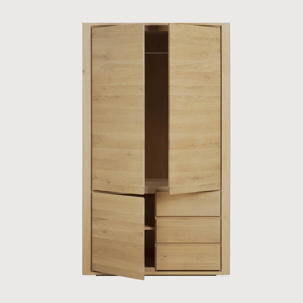 Featuring Shadow Dresser Oak by Ethnicraft at Amethyst Home. Durable, elegant and convenient, the Shadow dresser features three doors and two drawers. Made from solid oak.
Dimentions: 24"d x 45.5"w x 79"h
Anti-tipping mechanism : YesFinish : OiledMain Material : OakSolid wood : Yes. Amethyst Home provides interior design, new home construction design consulting, vintage area rugs, and lighting in the Austin metro area.