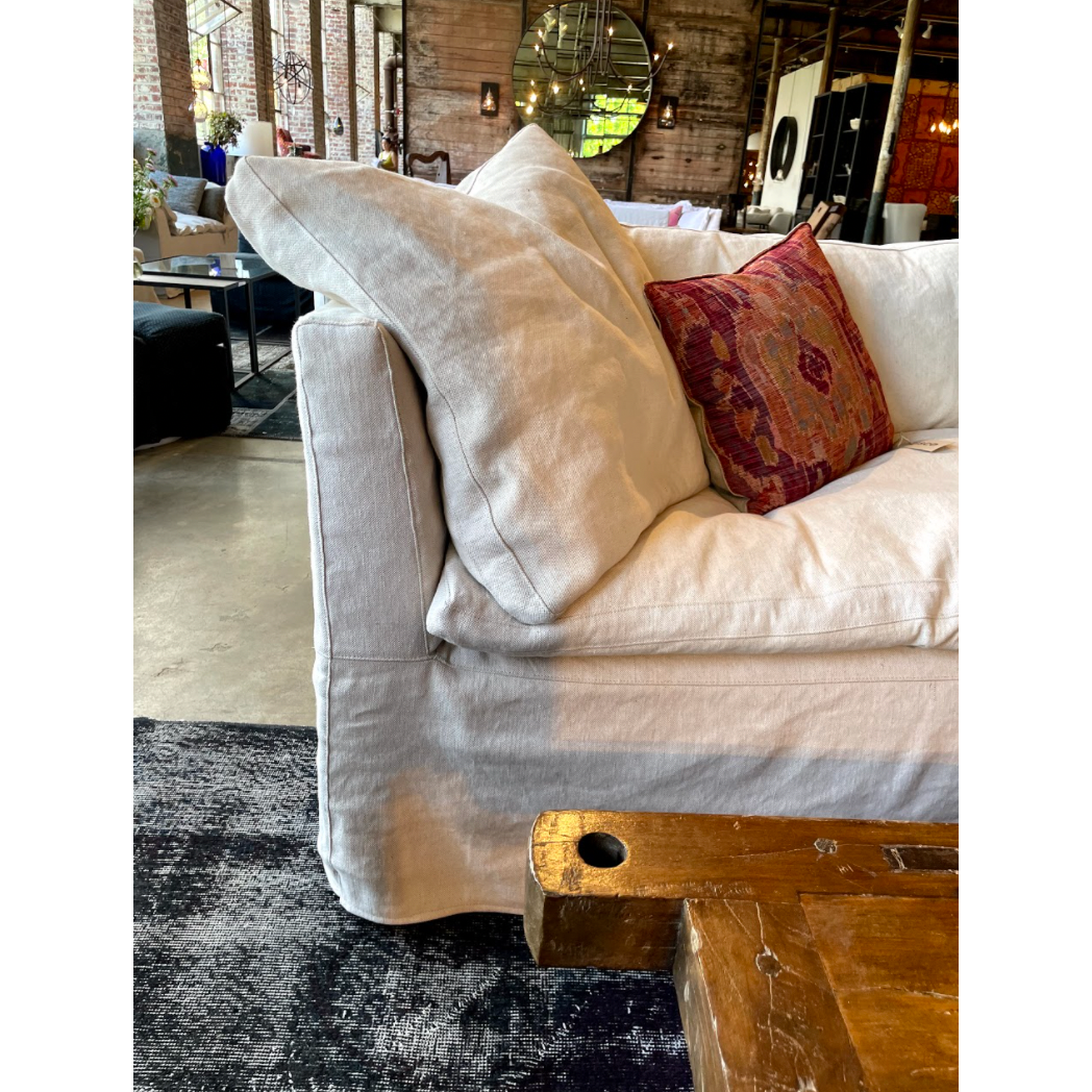 Featuring Havana Sofa Family by Cisco Brothers at Amethyst Home. This cozy Havana Sofa from Cisco Brothers is a wonderful addition to any room. The sofa features a gorgeous rounded frame with a slight taper to the front. This was instant swoon when we saw this at market. As shown slipcovered in Mariet White 100% linen fabric.
Havana 72" Loveseat: 72"W x 3. Amethyst Home provides interior design, new home construction design consulting, vintage area rugs, and lighting in the Park City metro area.