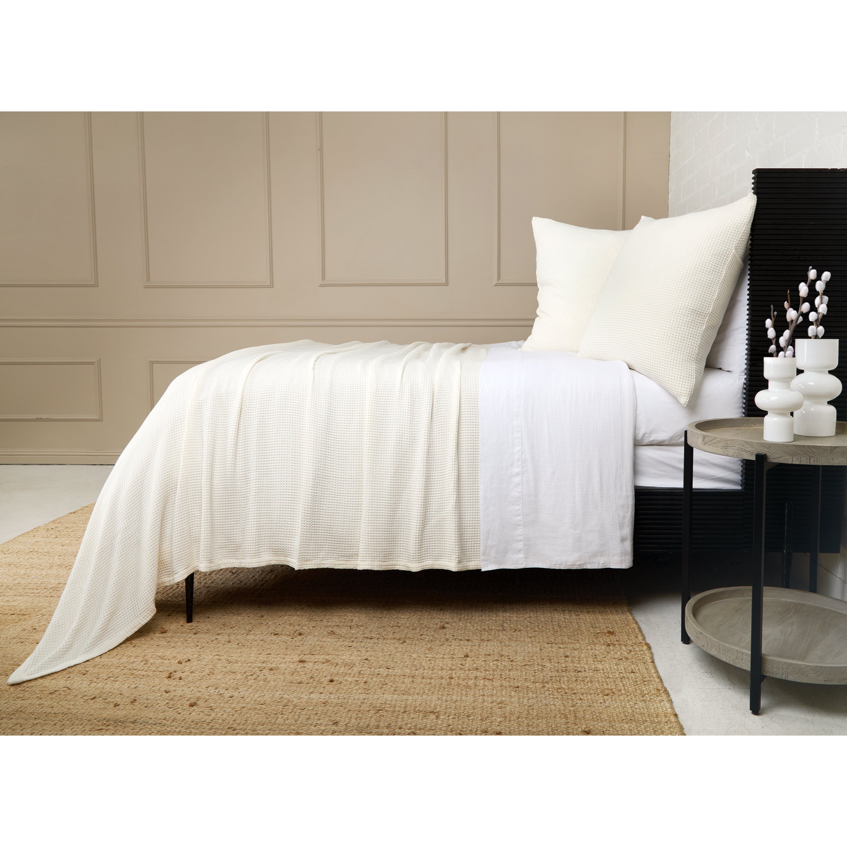 <p>Balboa Bamboo Waffle Blanket – Lightweight Comfort and Timeless StyleThis luxury waffle blanket complements any bedding aesthetic, transforming your room into a serene retreat. Made of 100% rayon sourced from bamboo, it offers natural temperature-regulating and moisture-wicking properties ideal for every season. Amethyst Home provides interior design, new construction, custom furniture, and area rugs in the Des Moines metro area