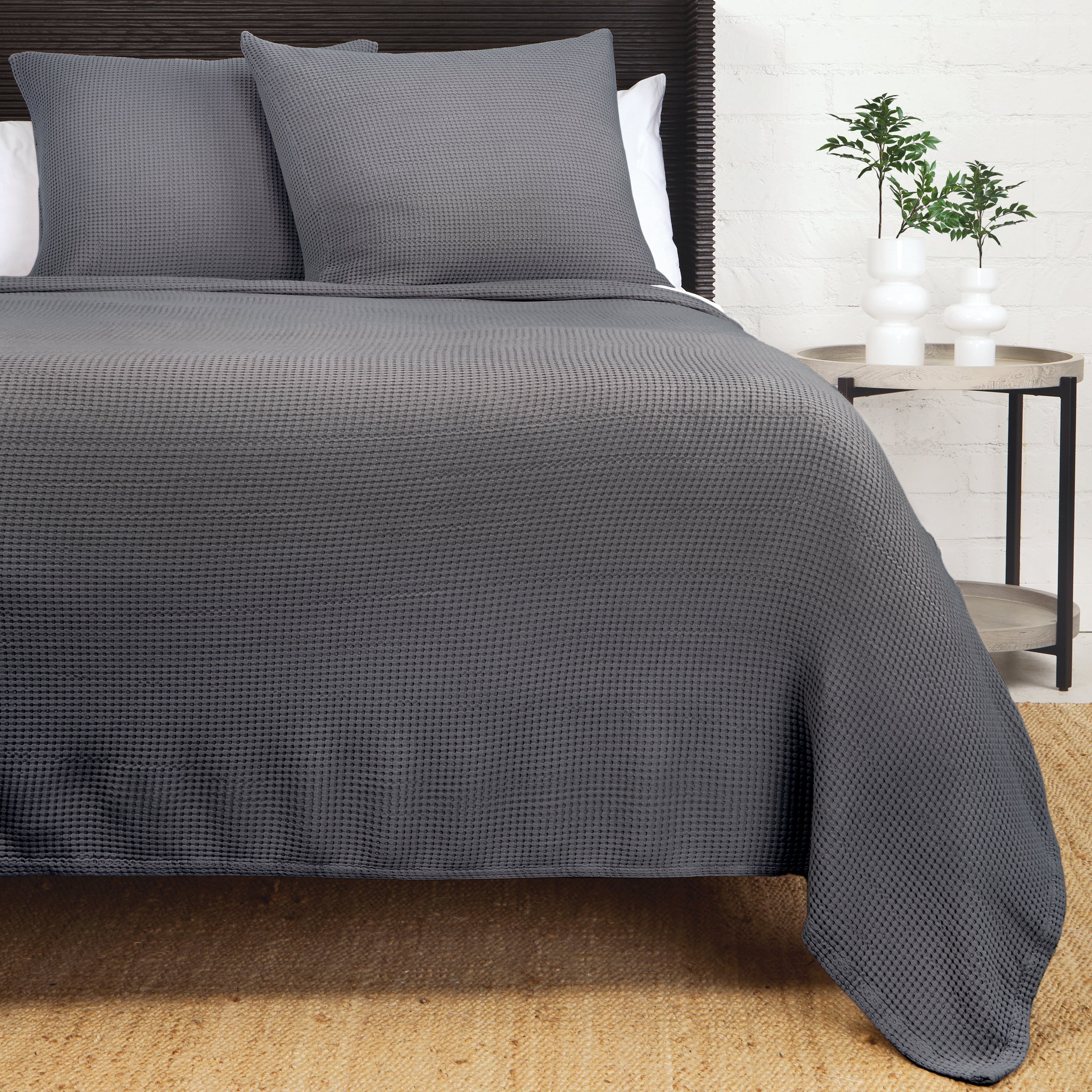 <p>Balboa Bamboo Waffle Blanket – Lightweight Comfort and Timeless StyleThis luxury waffle blanket complements any bedding aesthetic, transforming your room into a serene retreat. Made of 100% rayon sourced from bamboo, it offers natural temperature-regulating and moisture-wicking properties ideal for every season. Amethyst Home provides interior design, new construction, custom furniture, and area rugs in the Des Moines metro area