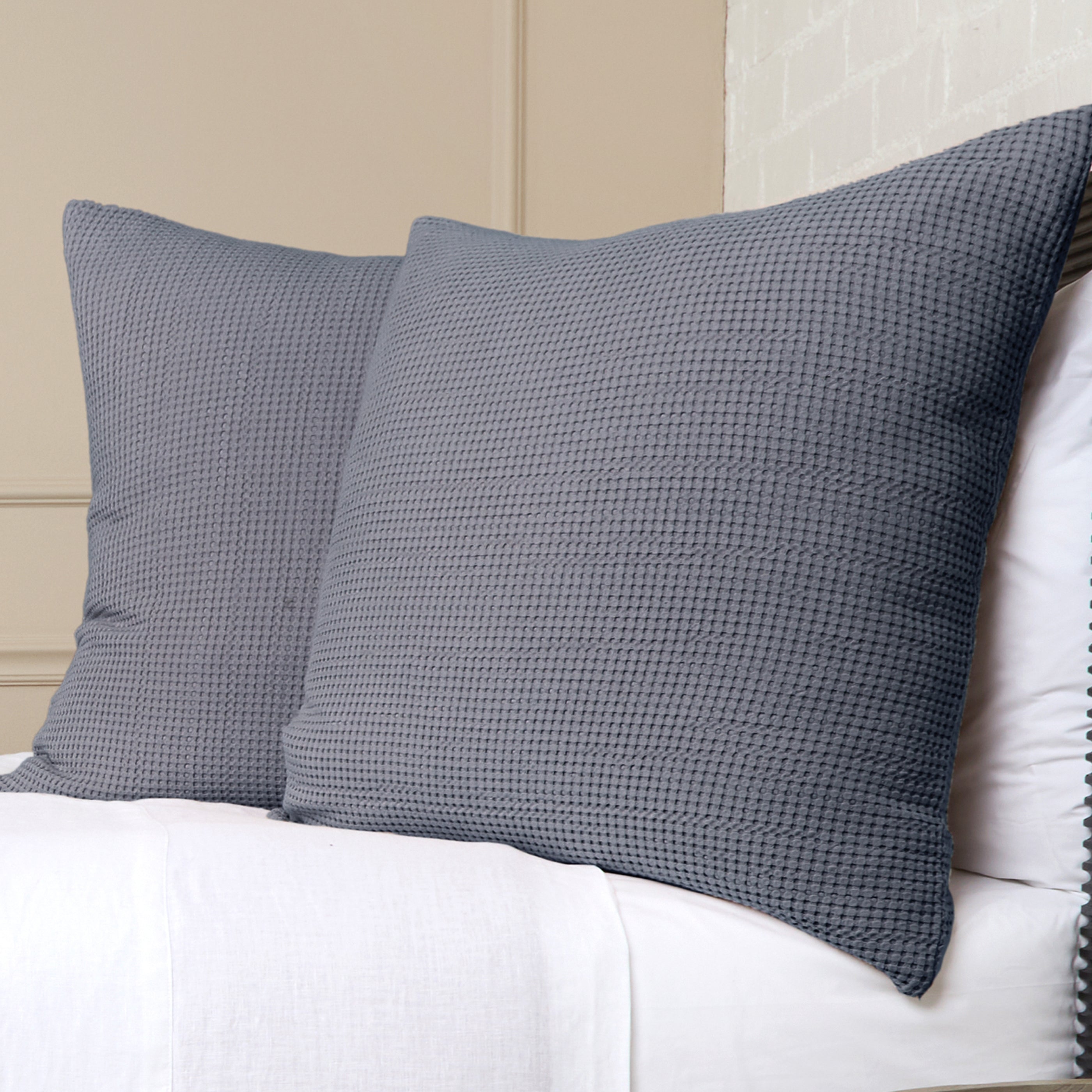 <p>Balboa Bamboo Waffle Blanket – Lightweight Comfort and Timeless StyleThis luxury waffle blanket complements any bedding aesthetic, transforming your room into a serene retreat. Made of 100% rayon sourced from bamboo, it offers natural temperature-regulating and moisture-wicking properties ideal for every season. Amethyst Home provides interior design, new construction, custom furniture, and area rugs in the Salt Lake City metro area