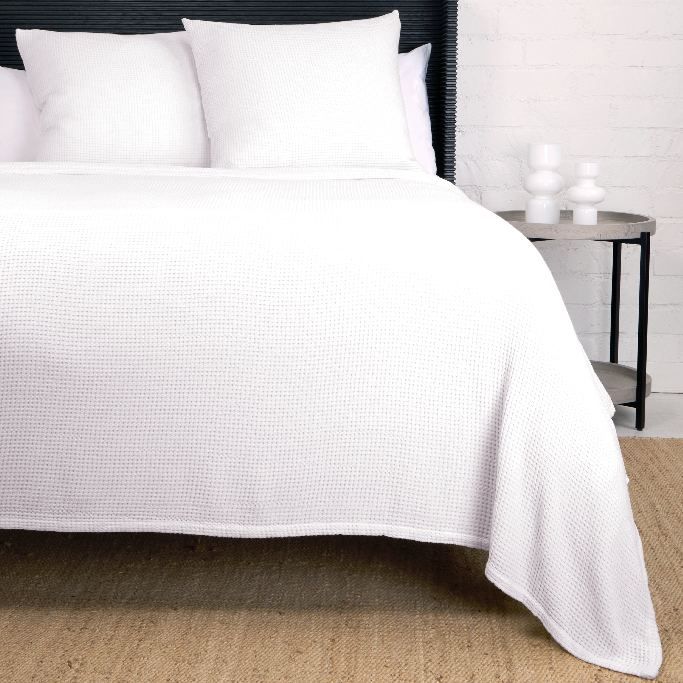 <p>Balboa Bamboo Waffle Blanket – Lightweight Comfort and Timeless StyleThis luxury waffle blanket complements any bedding aesthetic, transforming your room into a serene retreat. Made of 100% rayon sourced from bamboo, it offers natural temperature-regulating and moisture-wicking properties ideal for every season. Amethyst Home provides interior design, new construction, custom furniture, and area rugs in the Nashville metro area