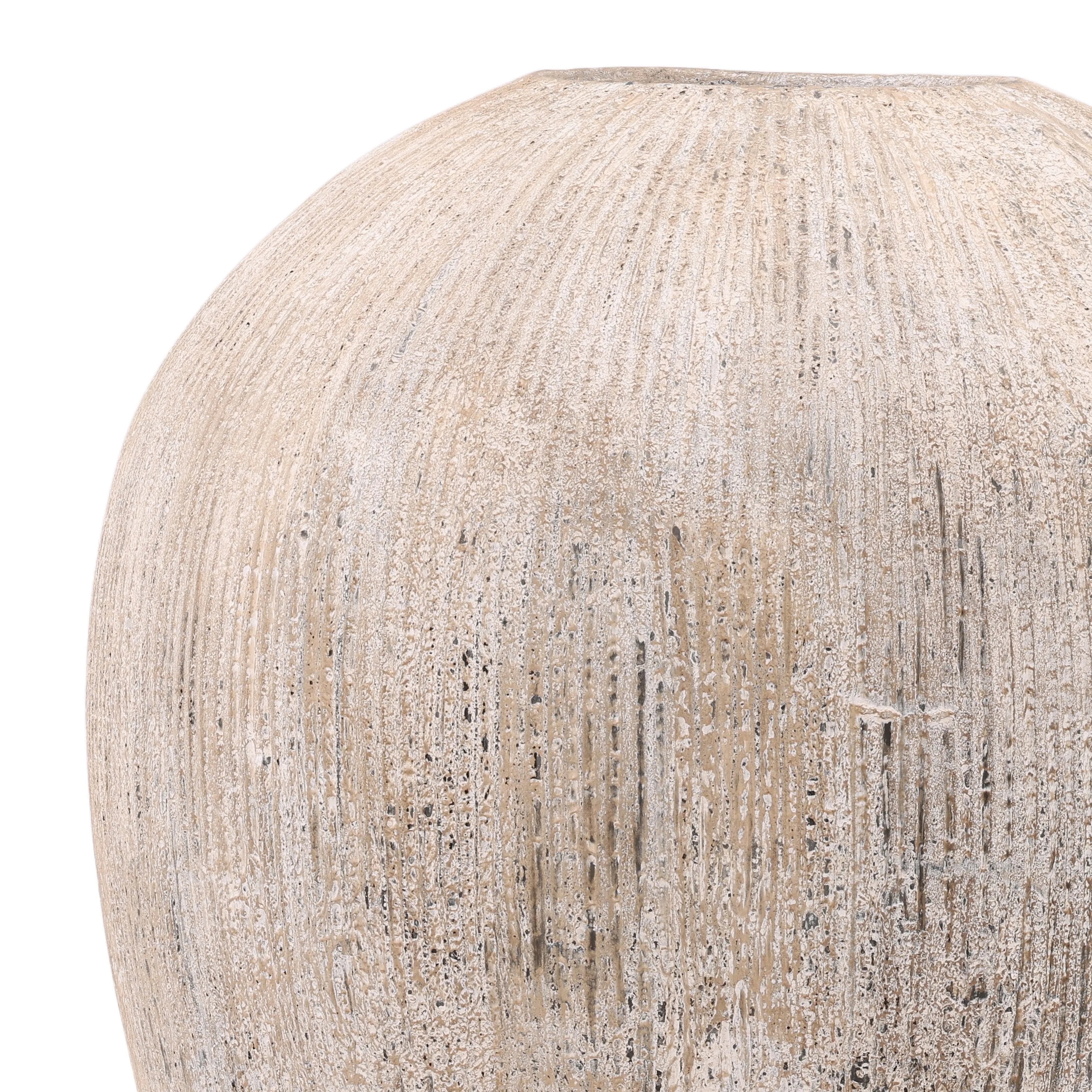 As enthusiasts of modern aesthetics at Amethyst, we love the optimistic inspired Striped Pot. This item pairs well with other brands such as Verellen and is perfect for wabi sabi homes Amethyst Home provides interior design, new home construction design consulting, vintage area rugs, and lighting in the Washington metro area.