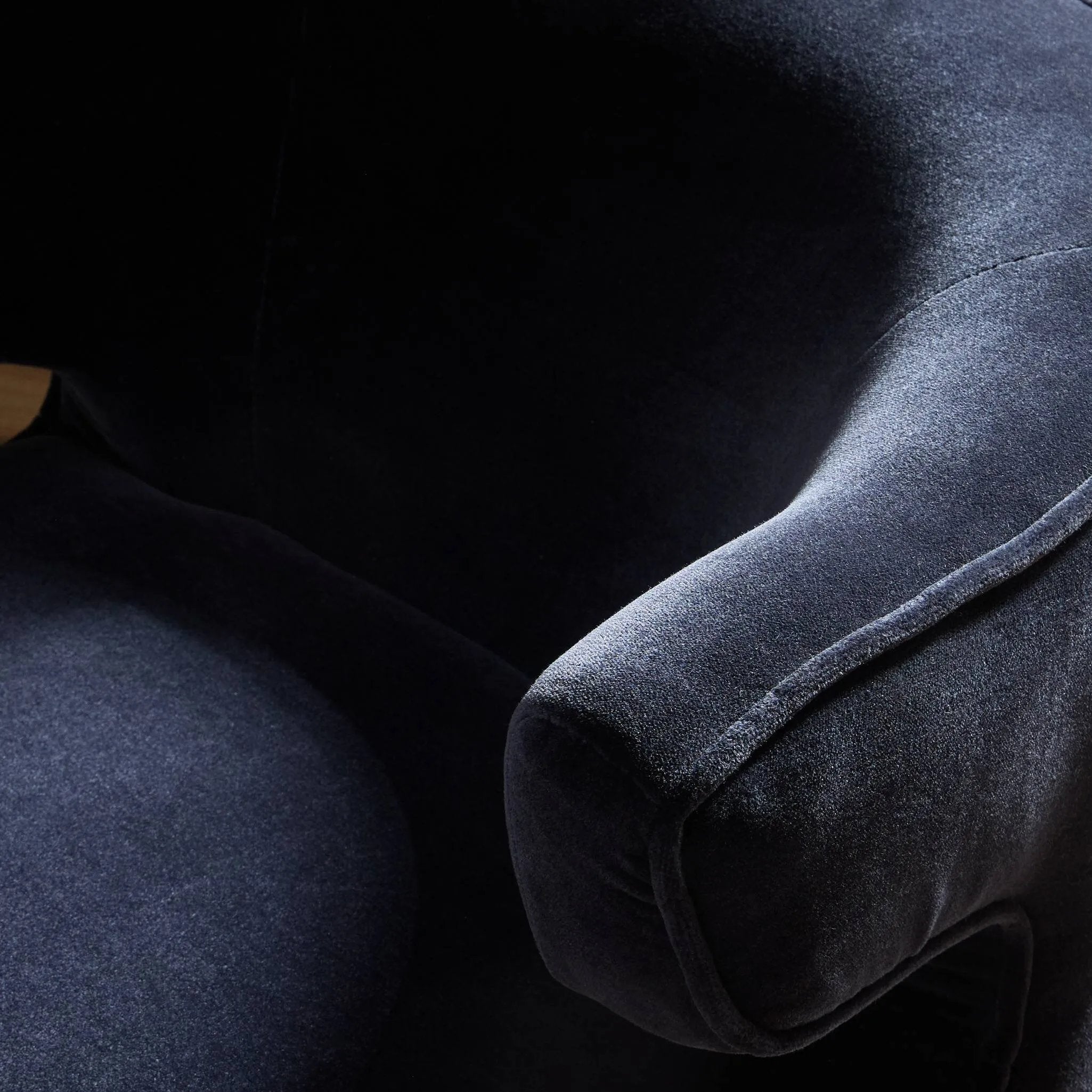 The continuous form of this swivel chair creates a sleek look that elevates everyday seating. Upholstered in navy wool blend, its sleek design is complemented by a 360-degree swivel and pedestal base of solid parawood for a mixed media moment Amethyst Home provides interior design, new home construction design consulting, vintage area rugs, and lighting in the Monterey metro area.