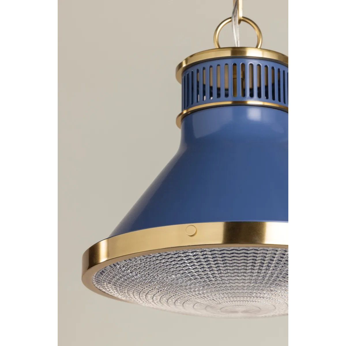 The Highclere family blends industrial and classic elements to create a modern, elevated basic. Etched for added texture, the clear optic glass shade creates a beautiful diffusion of light while the bell-shaped silhouette of the shade is accented by Mark D. Sikes' signature brass screw detailing. Amethyst Home provides interior design, new home construction design consulting, vintage area rugs, and lighting in the Boston metro area.