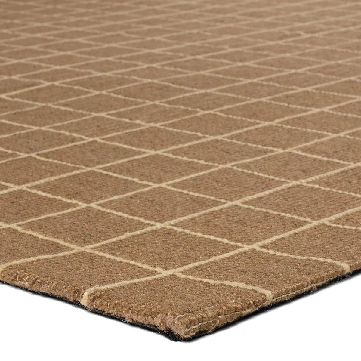 Elegant and casual in the same moment, the Oxford Club by Barclay Butera introduces handwoven accents to an array of spaces. These versatile rugs complement a range of palettes and styles, perfectly paired for both modern and traditional interiors. Amethyst Home provides interior design, new home construction design consulting, vintage area rugs, and lighting in the San Diego metro area.