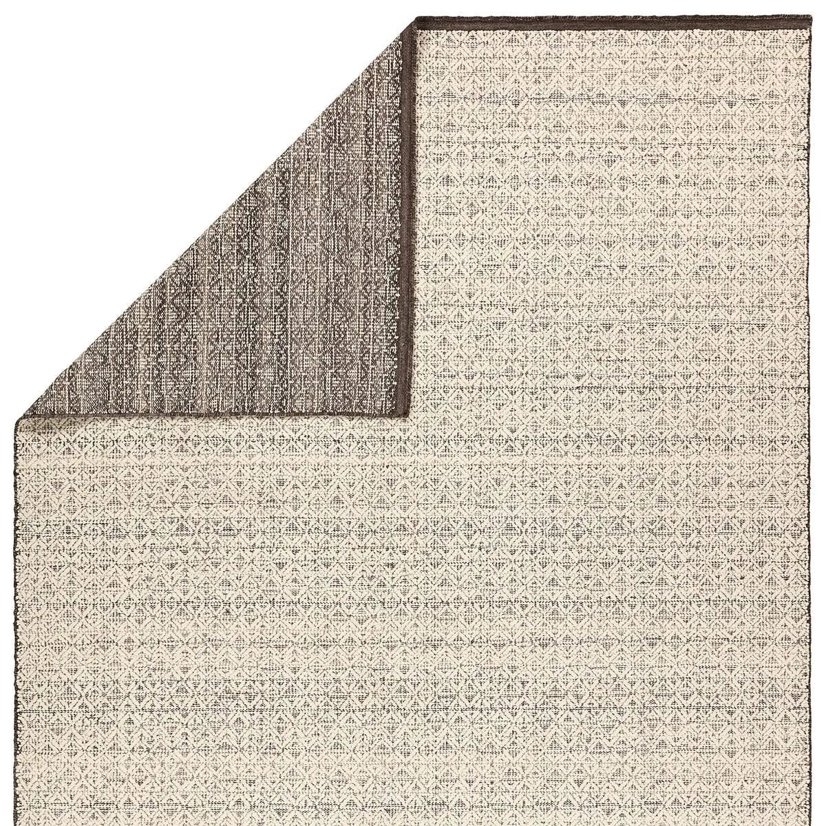 Bring home effortless sophistication with Merwyn. Fine merino wool in a grounding neutral color palette is handwoven with a comfortable high-low pile. Modern yet understated, brings timeless elegance that serves as a beautiful backdrop to any design type.ELZ0 Amethyst Home provides interior design, new home construction design consulting, vintage area rugs, and lighting in the Salt Lake City metro area.