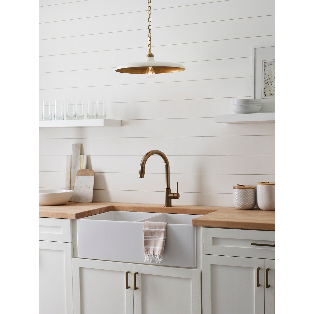 Featuring Piatto Medium Pendant Hand-Rubbed Antique Brass by Visual Comfort at Amethyst Home. Thomas O'Brien's Piatto series showcases a new and fresh take on dramatic elegance. At once chic and casual, the distinctive low shades feature rustic gilding on the inside to reflect light in a modern way. The lights will add a distinctive yet graceful statement to kitchens, dining rooms . Amethyst Home provides interior design, new construction, custom furniture, and area rugs in the Portland metro area