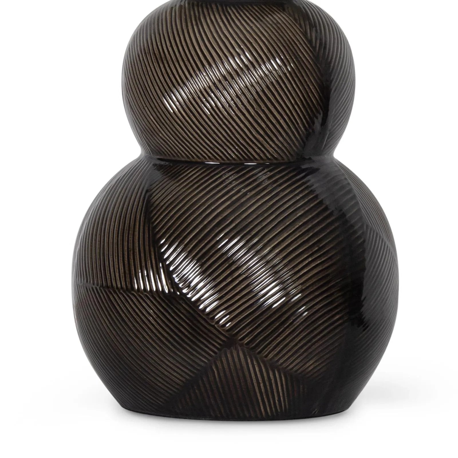 With its alluring silhouette, the Hugo ceramic table lamp brings contemporary appeal and modern contrast to interiors. Employing a specialized glazing technique, master artisans hand-shape earthenware to produce a luxurious finish for subtle highs and lows that shift with the light source above. Amethyst Home provides interior design, new home construction design consulting, vintage area rugs, and lighting in the Des Moines metro area.