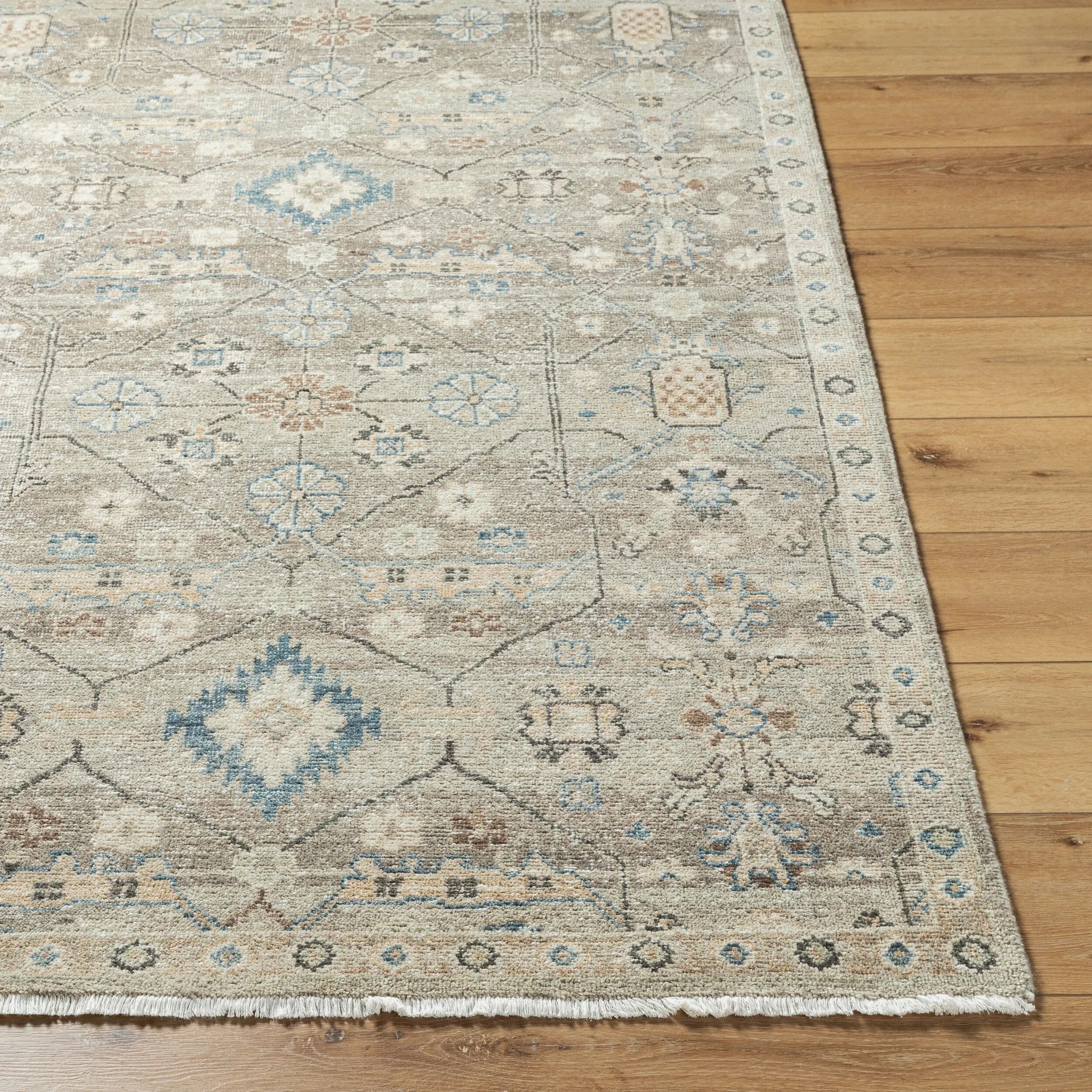 Hand Knotte Amethyst Home provides interior design, new home construction design consulting, vintage area rugs, and lighting in the Los Angeles metro area.