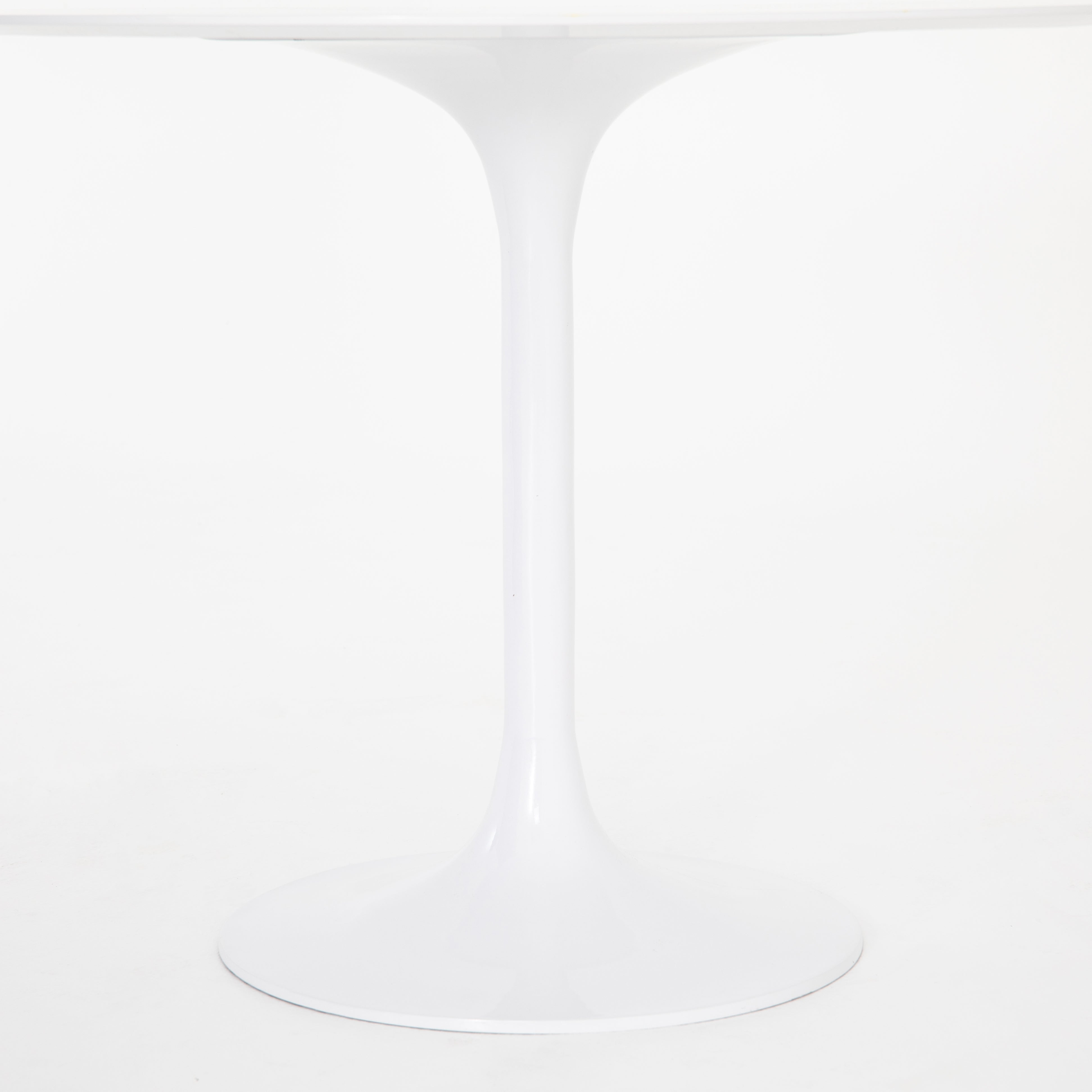 Classic tulip shaping in white cast-aluminum makes for a modern Simone White Bistro Table. Great indoors or out. Cover or store indoors during inclement weather and when not in use.  Overall Dimensions: 42"w x 42"d x 30"h Materials: Aluminum