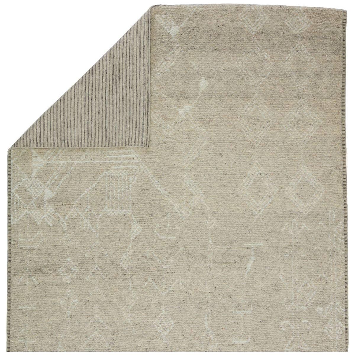 Rich in detail and plush underfoot, the Indira Merida is made up of neutral-toned modern Moroccan styles. The Merida area rug features a slight sheen and luxurious hand-knotted construction of natural wool and viscose. Amethyst Home provides interior design, new home construction design consulting, vintage area rugs, and lighting in the Seattle metro area.