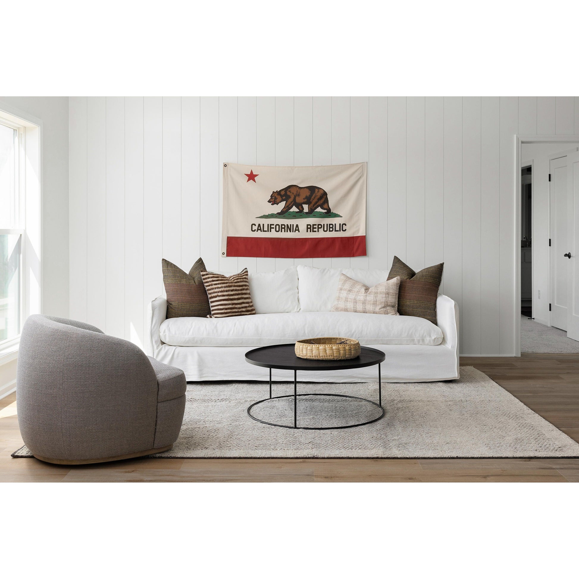 The Gwyneth Amber Lewis x Loloi Ivory/Taupe Hand-Knotted Rug is a perfect addition to any home. The rug complements any room with its vertical shiplap or tongue and groove walls, Sherwin Williams Library Pewter or Pure White finishes, and California farmhouse or modern coastal home design. It's also perfect for those seeking cottage design ideas to enhance their kitchen, living room. And, it's available for Nashville home design, Utah home design, and California home design.