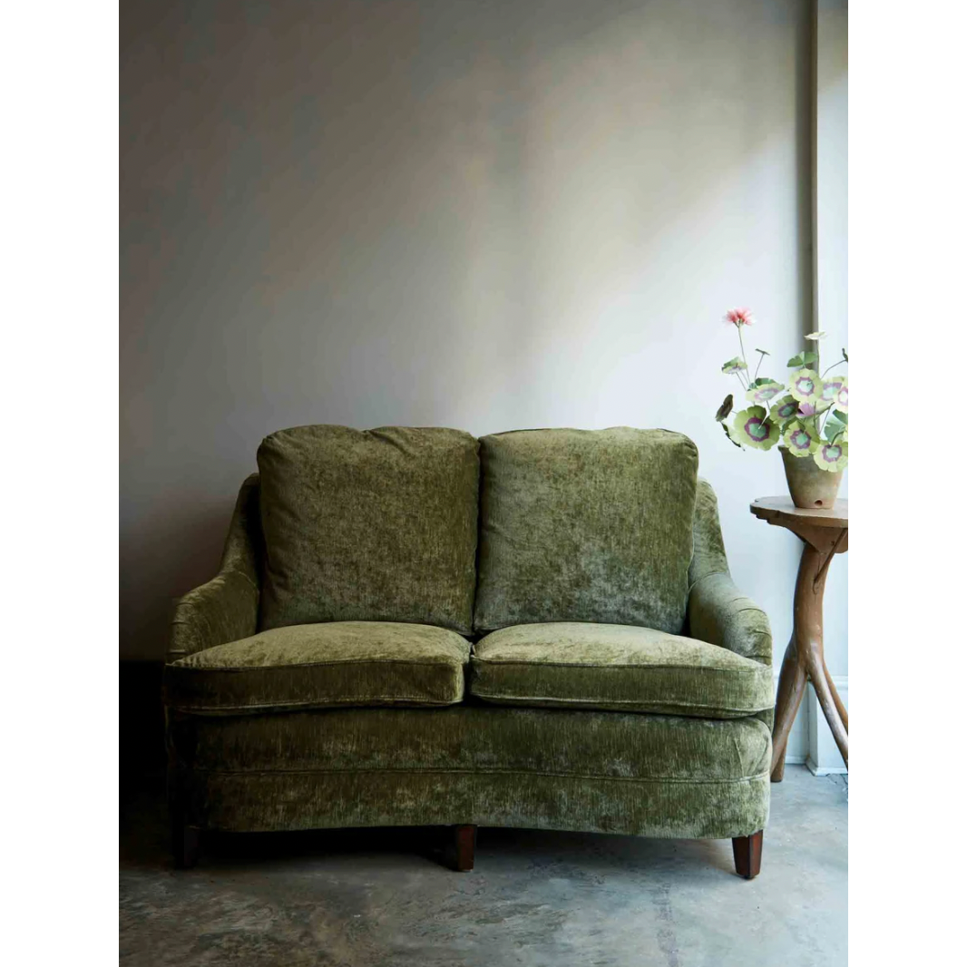 Featuring JD Hedge 52" Loveseat by Cisco Brothers at Amethyst Home. With a petite structure and curved arms, this JD Hedge 52" Loveseat by Cisco Home will be your new favorite place to snuggle with a good book and a warm drink. We'd love to see this featured in your living room, study, or other space!
Overall: 52"W x 30"H x 40"DSitting Space: 43.5"W x .  Amethyst Home provides interior design, new home construction design consulting, vintage area rugs, and lighting in the Winter Garden metro area.