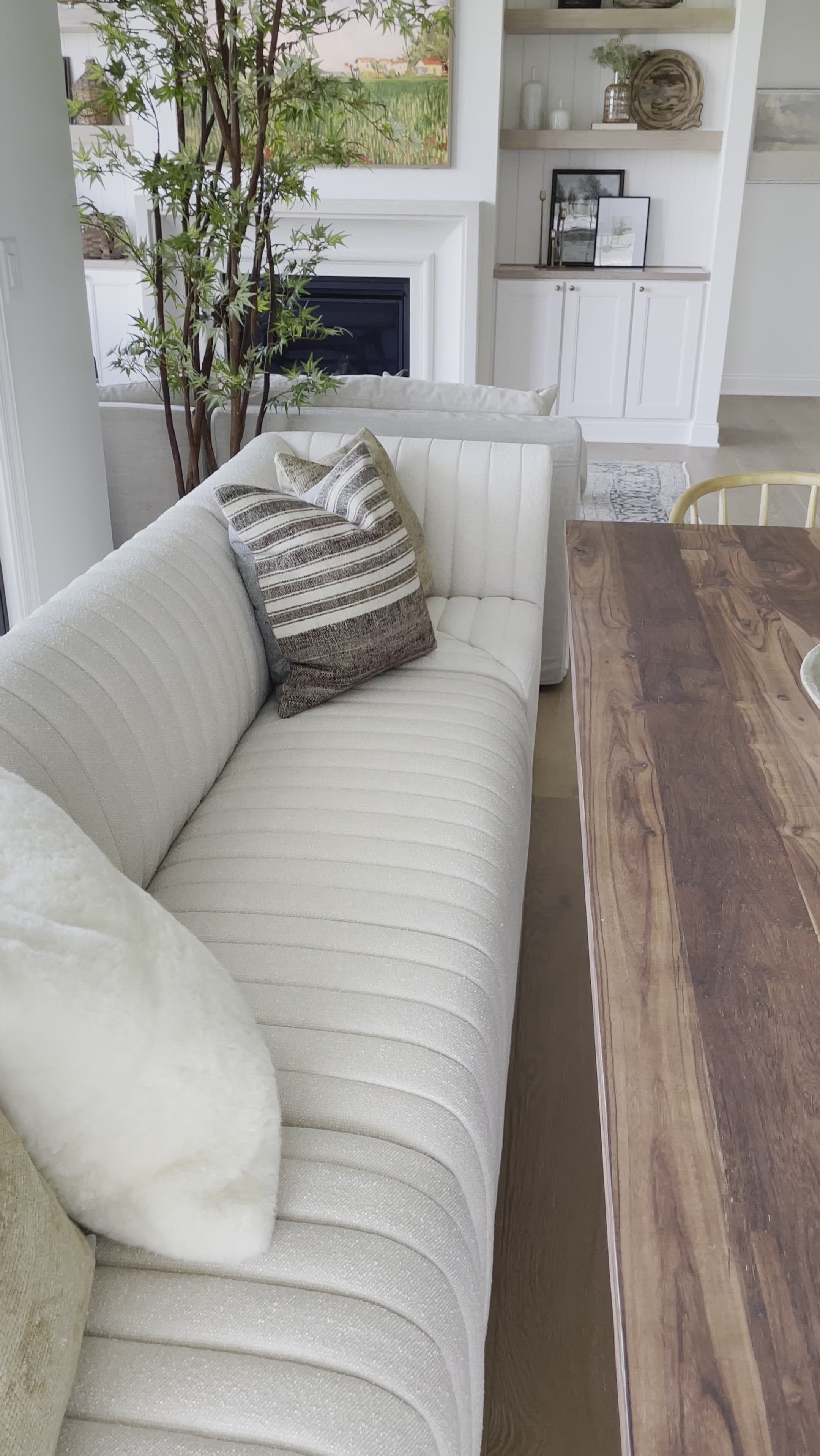 We love the dramatic channeling, for trend-forward texture and sumptuous sit with this Augustine Dining Bench Pieces. Comfy and perfect for gathering the whole family. 