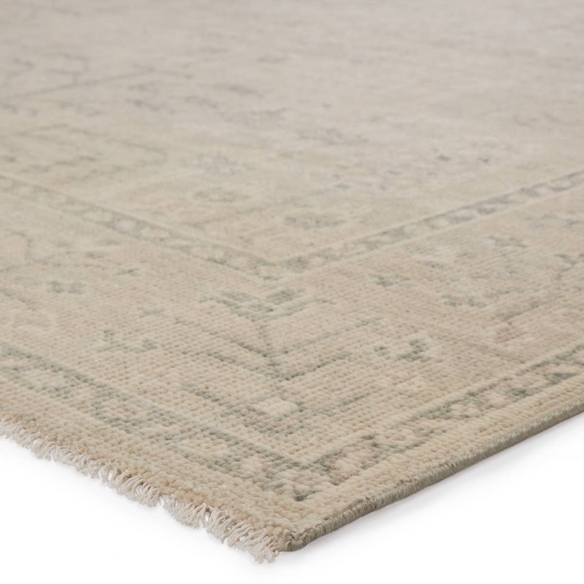 This Jaipur Living Salinas Ginerva Seedpearl Area Rug, or SLN16, punctuated by traditional, intricate details and a soft, hand-knotted wool construction. The neutral Ginerva rug makes a transitional statement with green-gray and cream hues and vintage motifs. This durable, artisan-made rug boasts a distressed look for an Old World vibe in contemporary spaces.