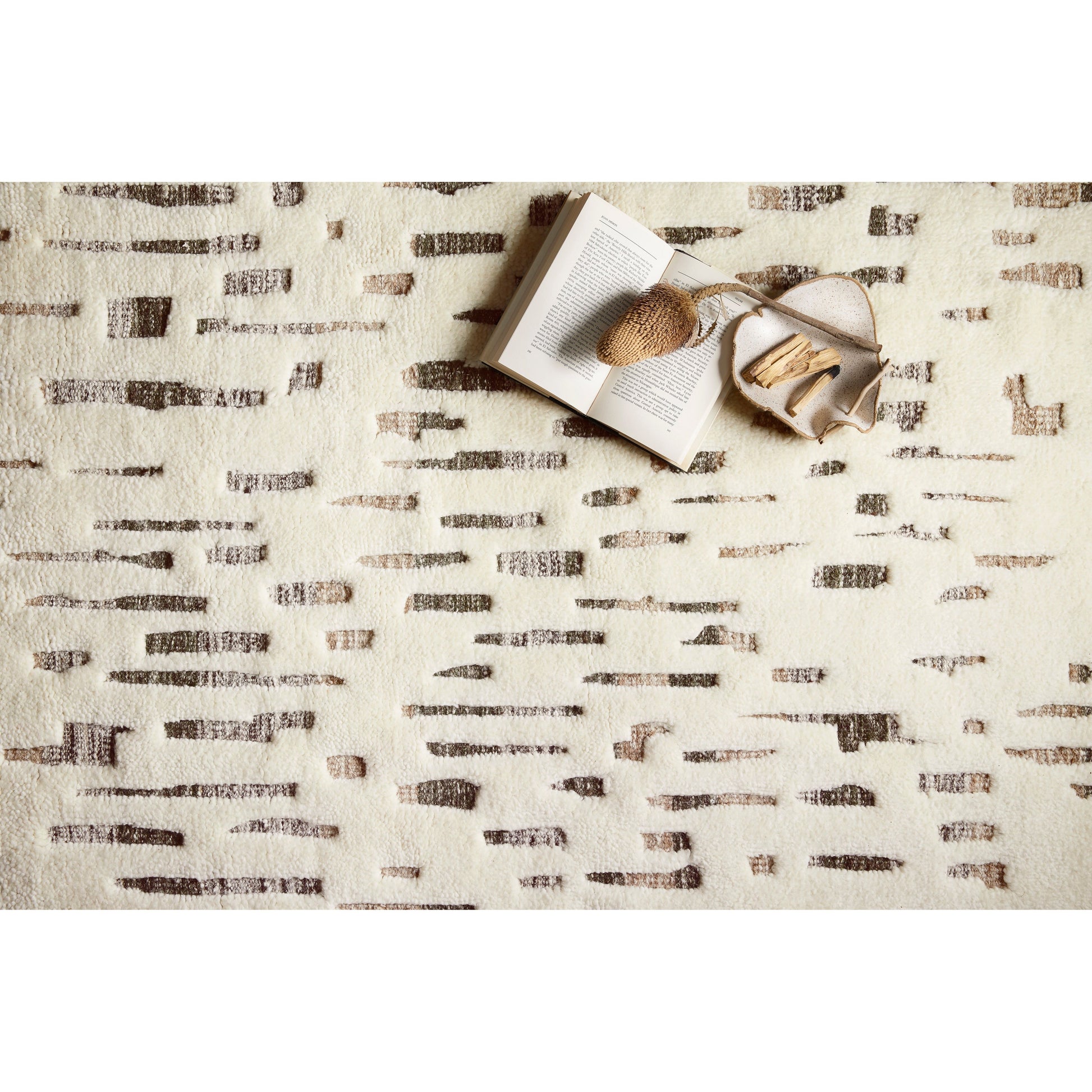 The Loloi Bennett Ivory / Forest Area Rug, or BEN-06, is hand-knotted of wool, viscose and polyester in India. Featuring a new carve like high-low pile, Bennett has an ivory base with abstract tonal designs. Plus, it's plush underfoot-- a great choice for your office, bedroom, or other medium traffic areas. 